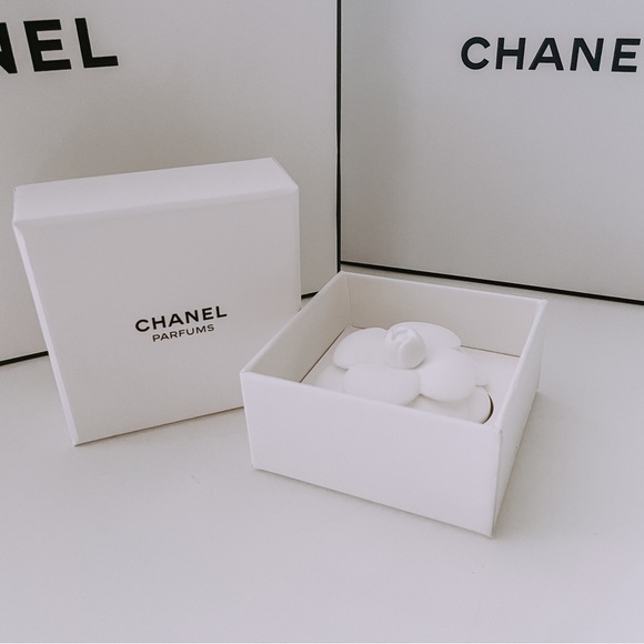 Chanel ceramic Camellia aroma diffuser fragrance flower NEW - Picture 2 of 10